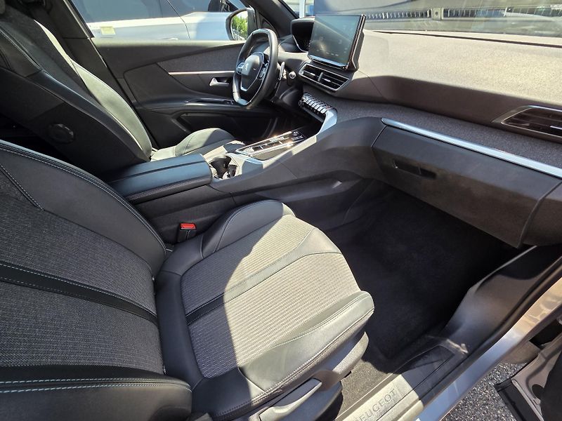 Peugeot 3008 (2023) 1.6 PHEV 165 ALLURE PACK EAT8 - fotka 12 z 32