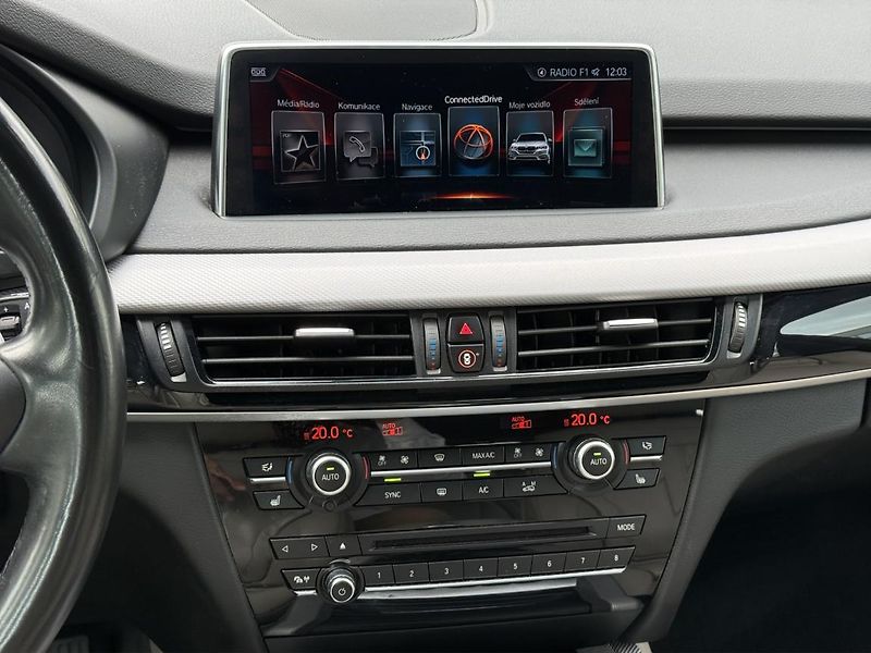 BMW X5 xDrive30d - fotka 11 z 21