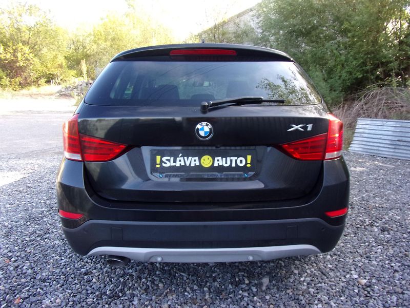 BMW X1 (2015) xDRIVE18d 105kW 1.MAJITELKA ČR - fotka 6 z 23