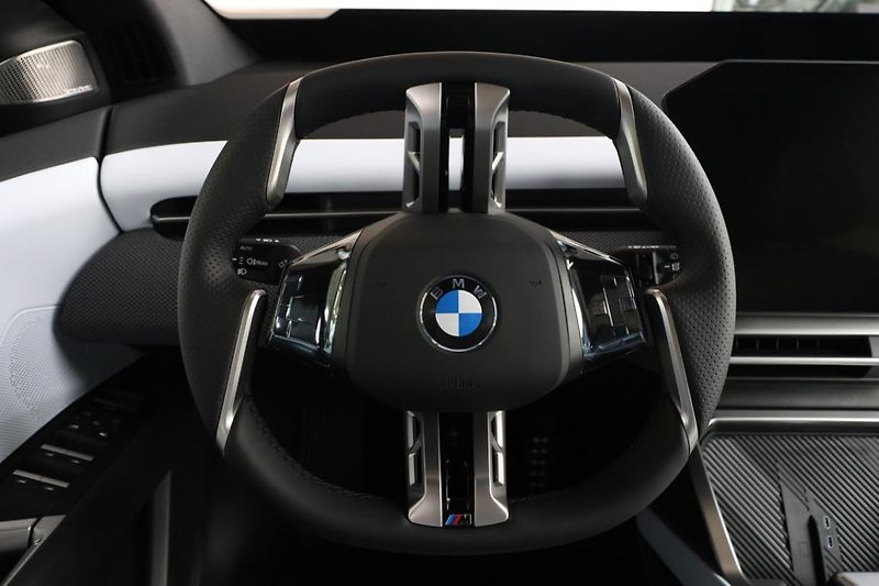 BMW iX3 50 xDrive - fotka 9 z 18