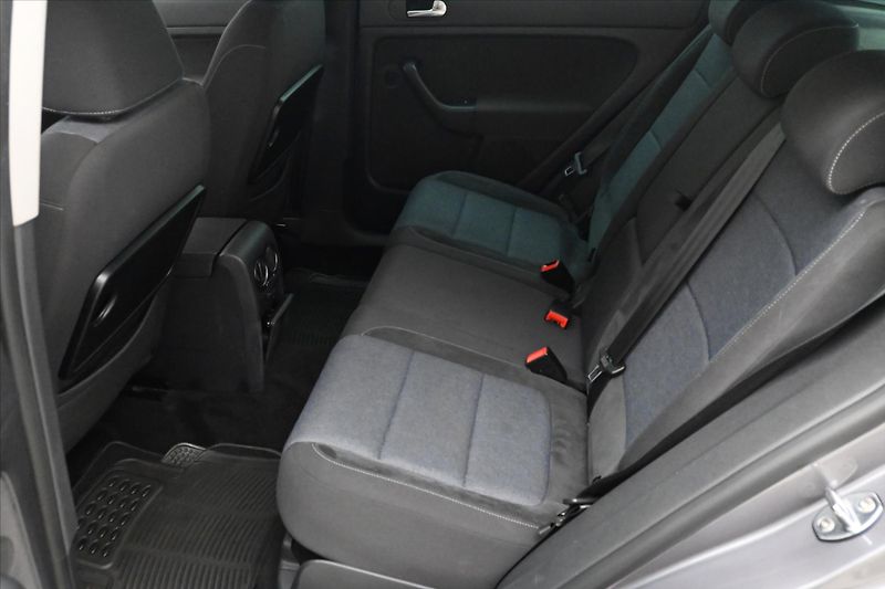 Volkswagen Golf Plus 1,6 TDI 77kW KLIMA Tažné - fotka 14 z 29