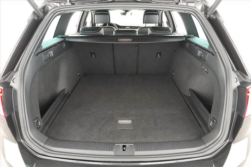 Volkswagen Passat (2023) 2.0 TDI - fotka 19 z 20
