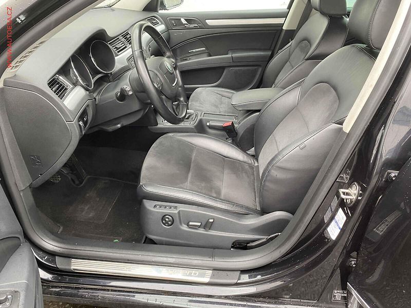 Škoda Superb (2012) 2.0 TDi 4x4, Elegance, TZ - fotka 9 z 21