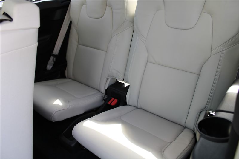 Volvo XC90 2,0 B5  ULTIMATE,7.MÍST,ZÁRUKA - fotka 33 z 47
