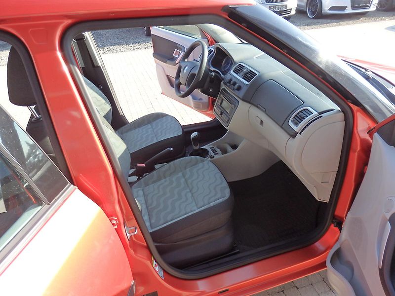 Škoda Fabia 1.2 HTP 51 kW KLIMATIZACE - fotka 10 z 15