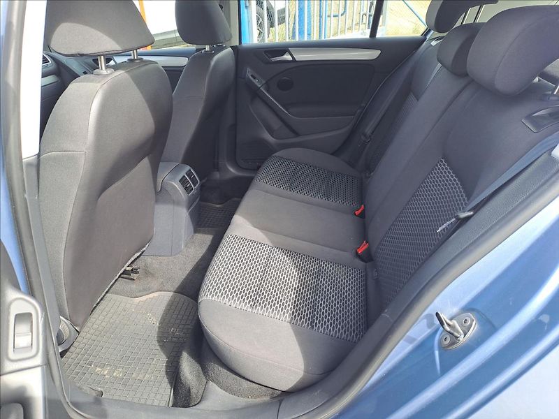 Volkswagen Golf 1,4 MPI KLIMA - fotka 6 z 14