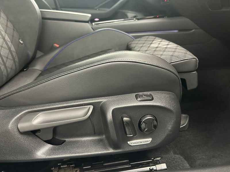 Volkswagen Passat (2025) R-Line Black 142kW DSG 4WD | Z - fotka 38 z 65