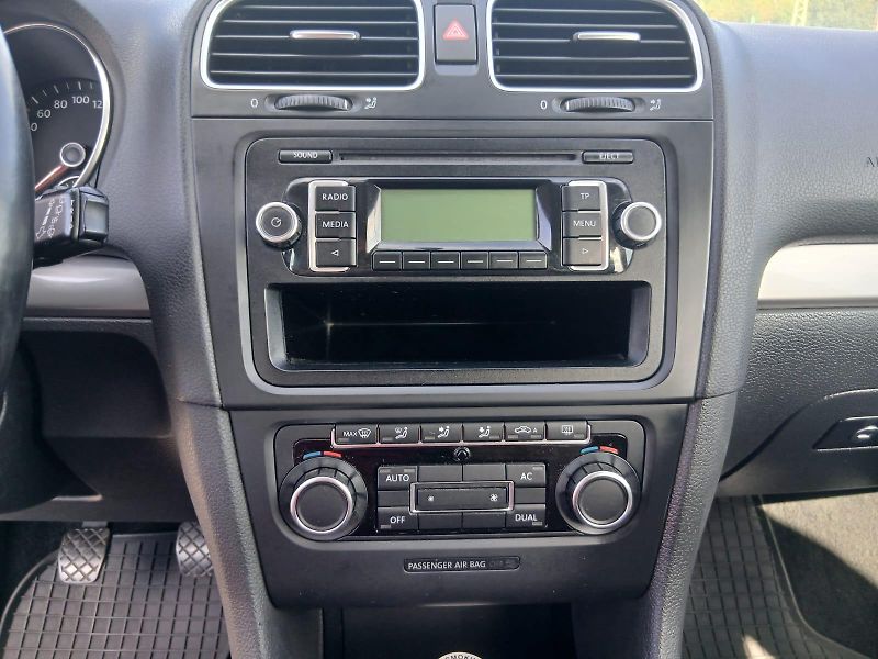 Volkswagen Golf 6, 1.4i, 59kw, alu - fotka 24 z 37