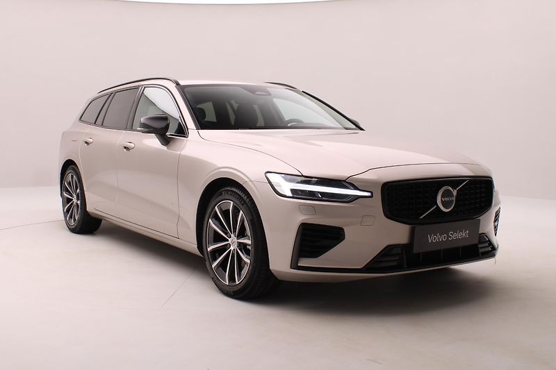 Volvo V60 T6 AWD PLUG-IN DARK REZERVACE - fotka 15 z 58