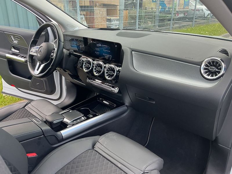 Mercedes-Benz EQA 300 Advancet 4MATIC - fotka 19 z 28