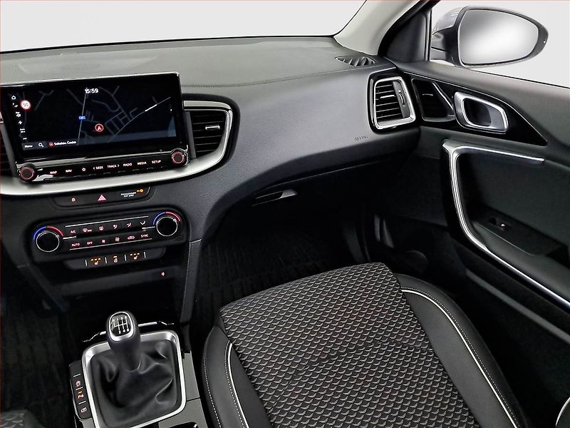 Kia XCeed (2024) 1.5 T-GDI - fotka 8 z 19