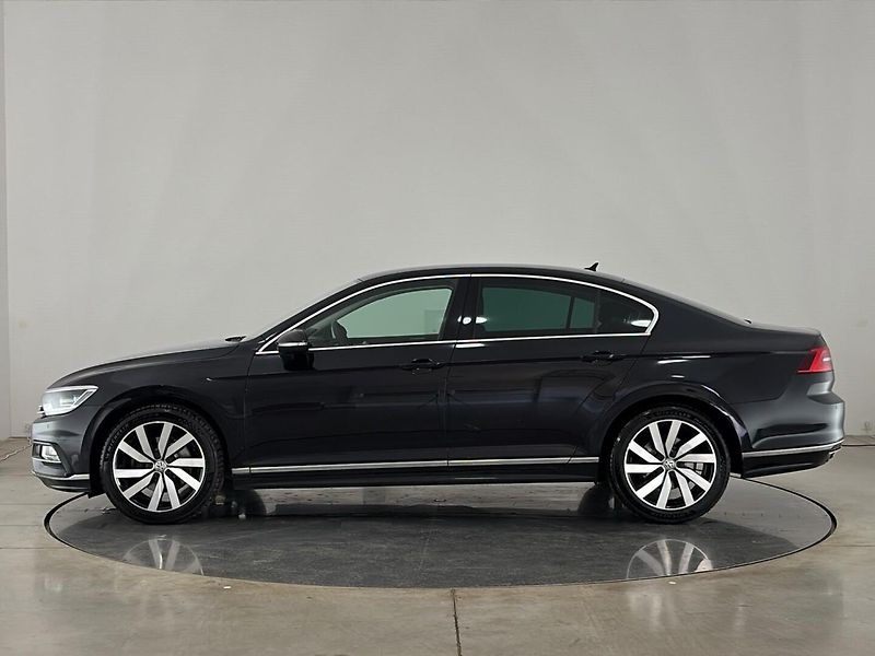 Volkswagen Passat R-Line DSG - fotka 3 z 32