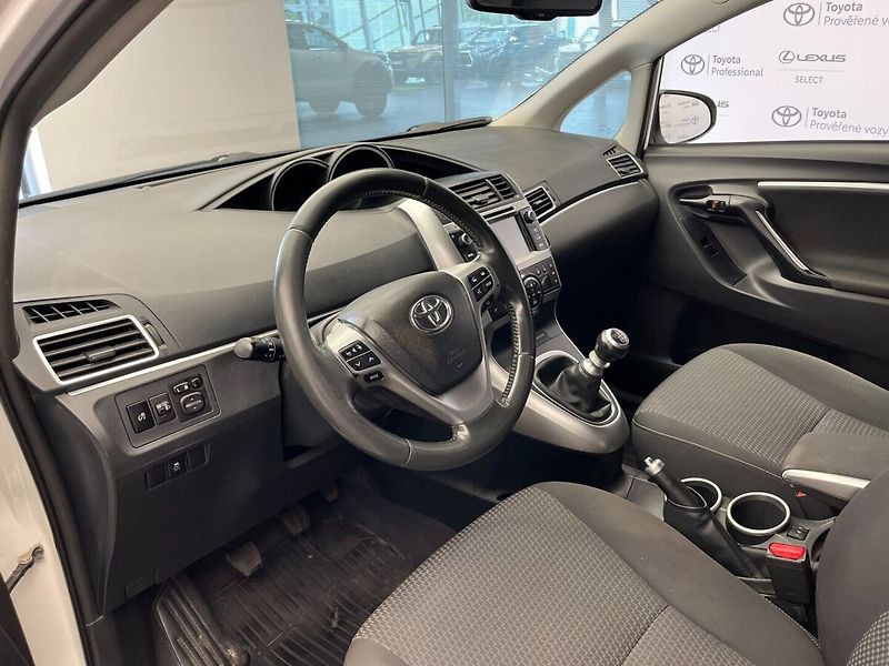 Toyota Verso 1.8 Valvematic Active - fotka 9 z 24