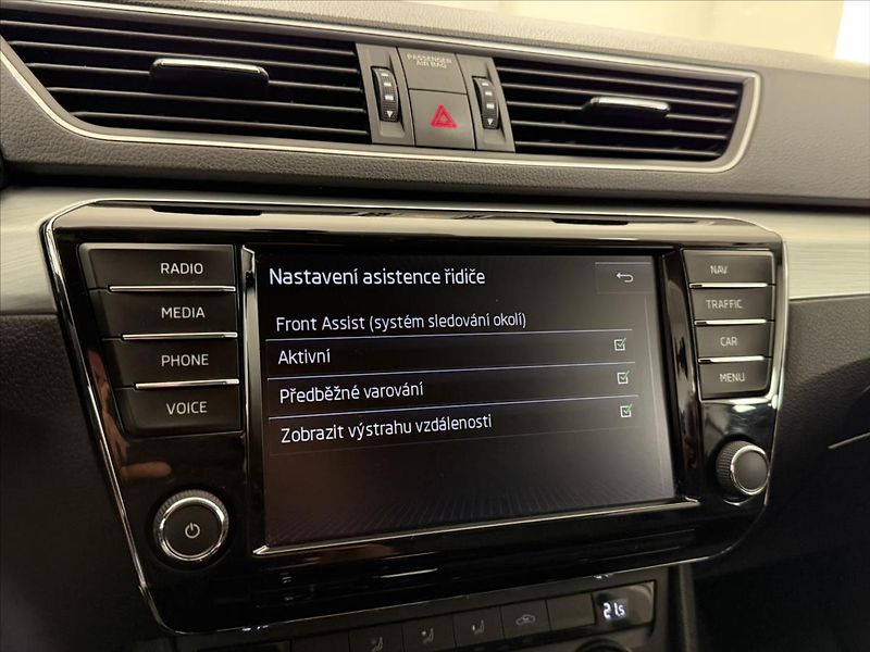 Škoda Superb 2,0 TDI ČR DSG NAVI CARPLAY - fotka 25 z 35