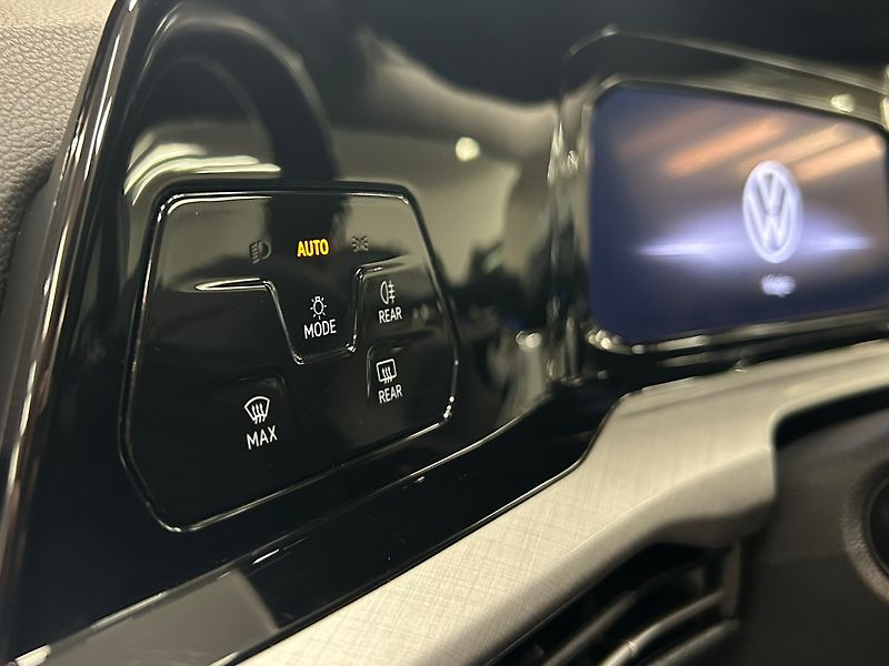 Volkswagen Golf (2023) 1.5 TGI Comfort AUT 2023 | Zár - fotka 19 z 58