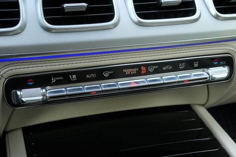 Mercedes-Benz GLS 63 AMG 4Matic+, Webasto, Pano - fotka 23 z 47