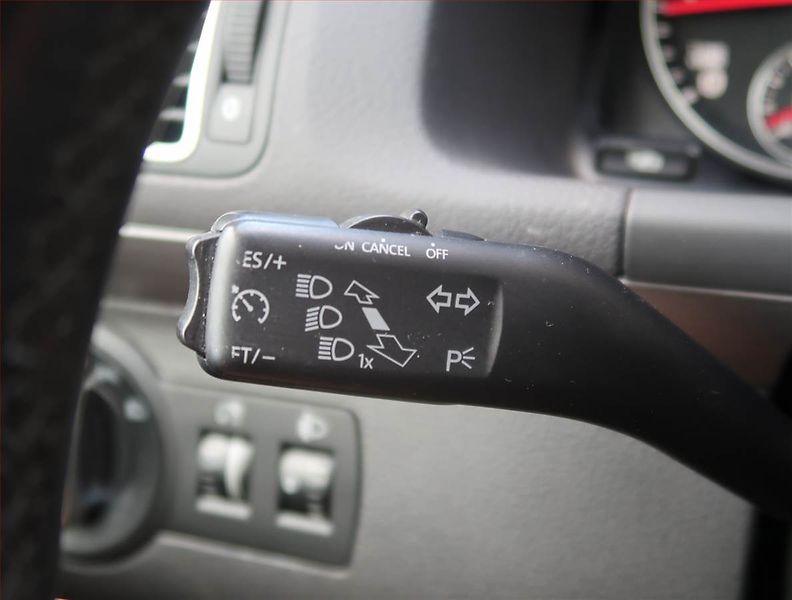 Volkswagen Touran (2011) Comfortline 2.0 TDI - fotka 17 z 19