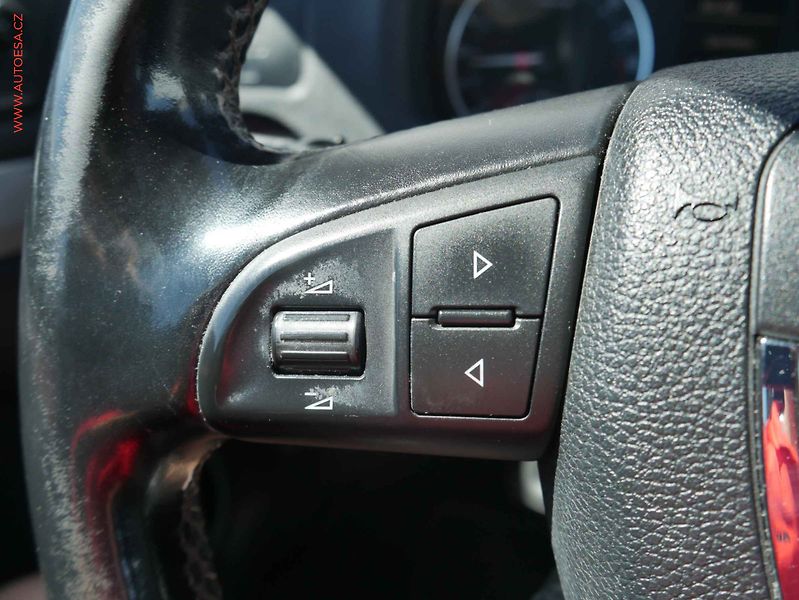 Škoda Octavia (2011) 1.6 TDi, ČR, Elegance, STK4 - fotka 13 z 15