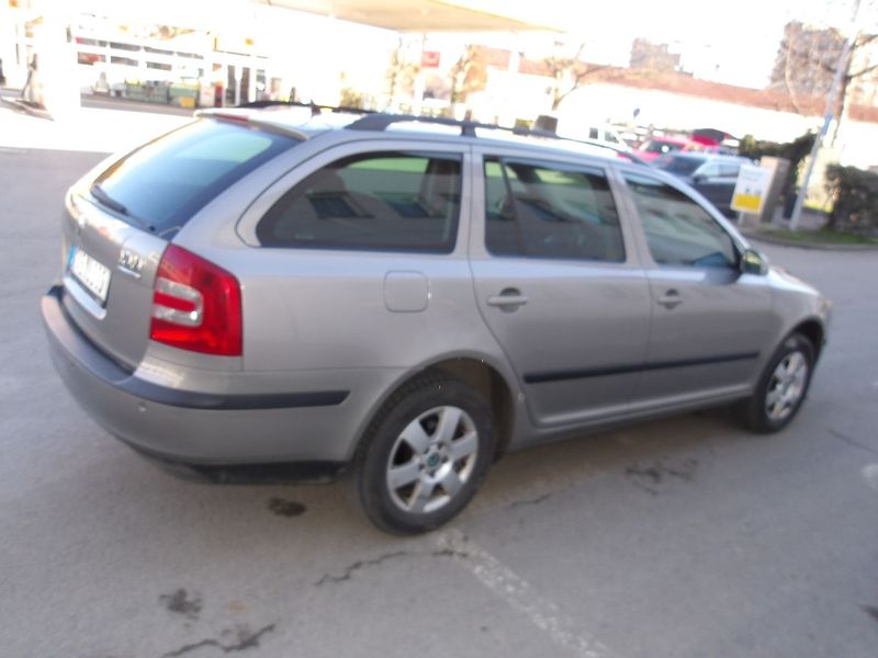 Škoda Octavia 2,0TDi DSG !!! ČR 2.MAJITEL ! - fotka 7 z 43