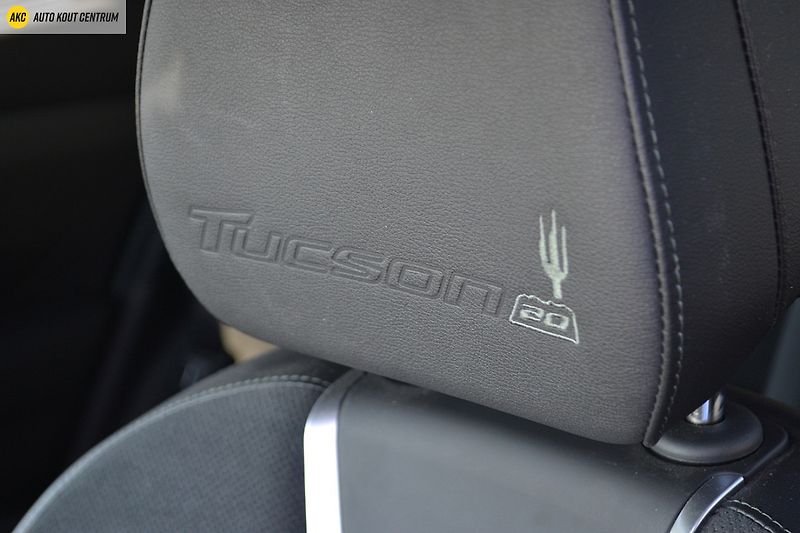 Hyundai Tucson 1,6 T-GDI PHEV 4WD AT 20 YEARS - fotka 37 z 75
