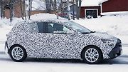 Maskovaný prototyp nového Opelu Corsa.