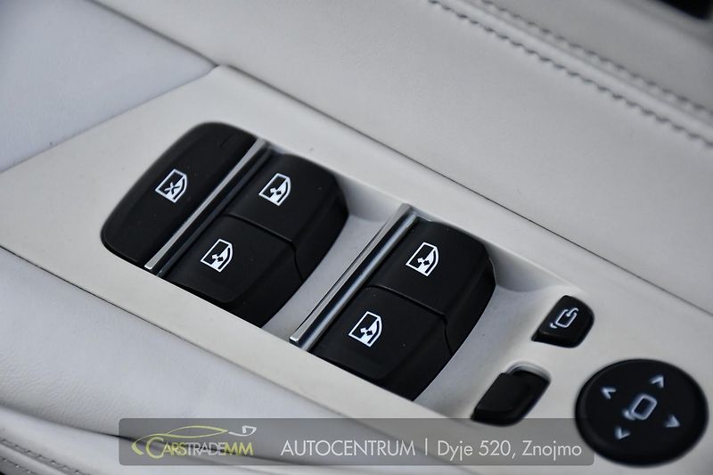 BMW Řada 5 520d - fotka 27 z 58