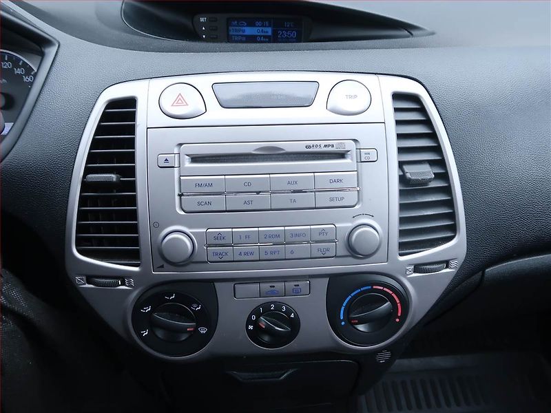 Hyundai i20 (2011) 1.2, Serv.kniha, po STK - fotka 12 z 13