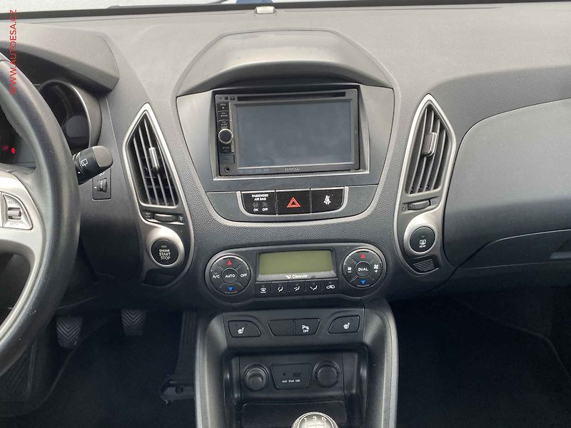 Hyundai ix35 (2011) 2.0i - fotka 12 z 16