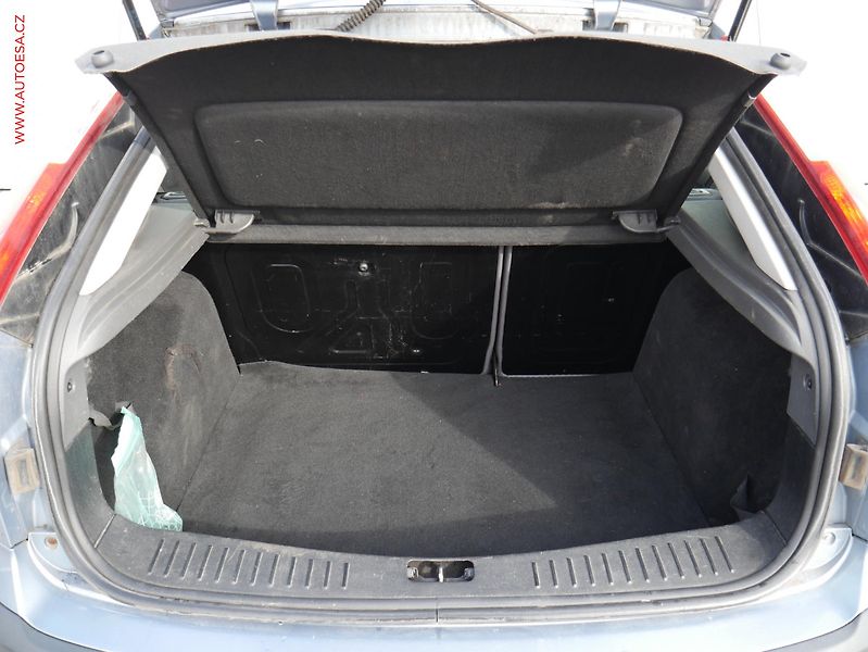 Ford Focus (2005) 1.6i, AC - fotka 7 z 15