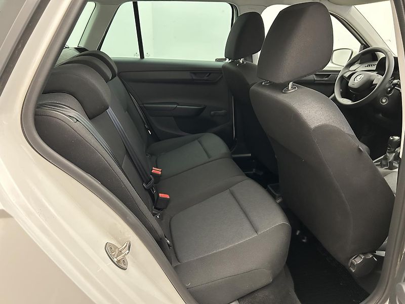 Škoda Fabia 1.0 TSI Active Plus - fotka 16 z 21