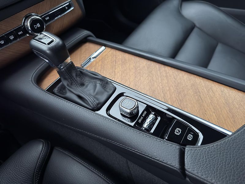Volvo XC90 T6 AWD INSCRIPTION CZ 1.maj - fotka 28 z 47