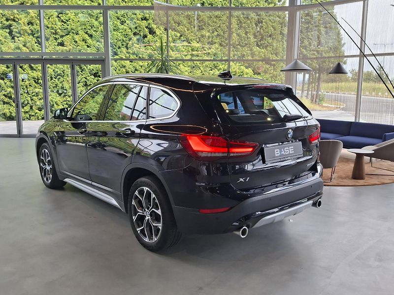 BMW X1 xDrive18d X-Line - fotka 4 z 23