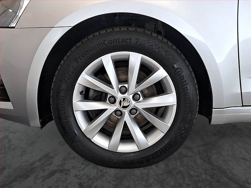 Škoda Octavia (2019) Ambition 1.5 TSI, Serv.kniha - fotka 14 z 21