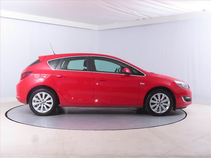 Opel Astra (2014) Enjoy 1.4 T, ČR,1.maj - fotka 6 z 14