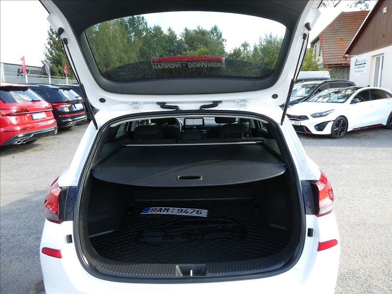 Hyundai i30 1,0 T-GDi 88kW Smart,ČR,naviga - fotka 17 z 43