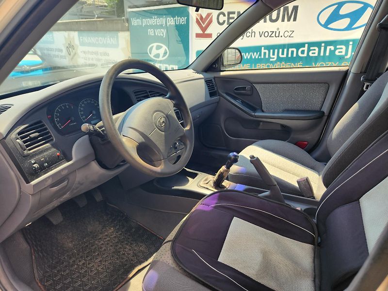 Hyundai Elantra (2001) 1.6-ZACHOVALÝ STAV-NÍZKÉ KM - fotka 13 z 13