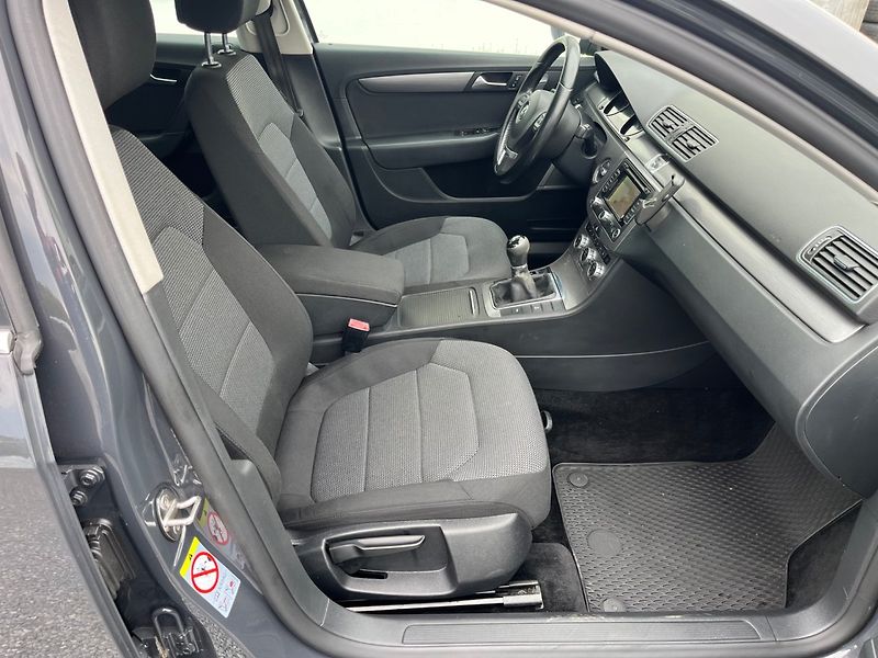 Volkswagen Passat (2013) 2.0 TDi NAVI - fotka 12 z 16