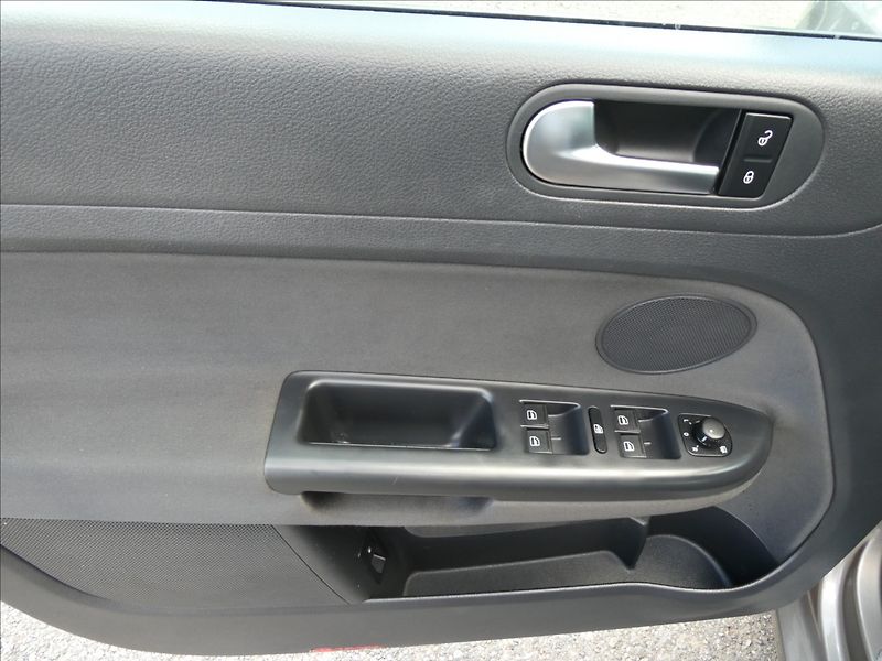 Volkswagen Golf Plus 1,2 TSi 77kW Match, auto klima - fotka 32 z 51