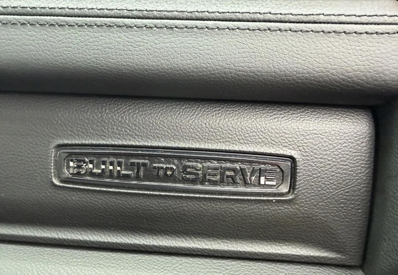 Dodge RAM (2022) +BUILT TO SERVE+AXLE LOCK+ - fotka 11 z 22