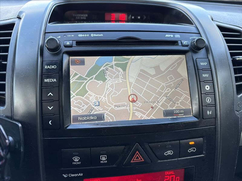 Kia Sorento 2,2 CRDi AT 4x4 Premium PANORA - fotka 19 z 38