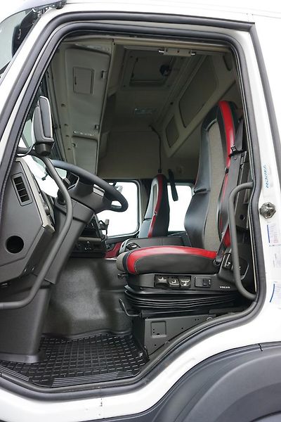 Volvo FM (2016) 460 / E 6 / IZOTERMA + WINDA / - fotka 7 z 45