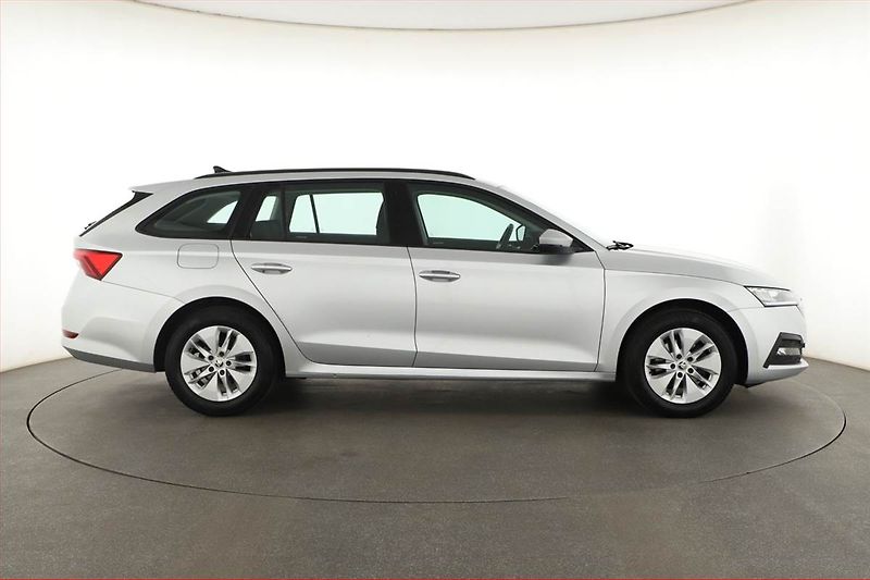 Škoda Octavia (2023) Ambition 2.0 TDI, ČR,1.maj - fotka 6 z 16