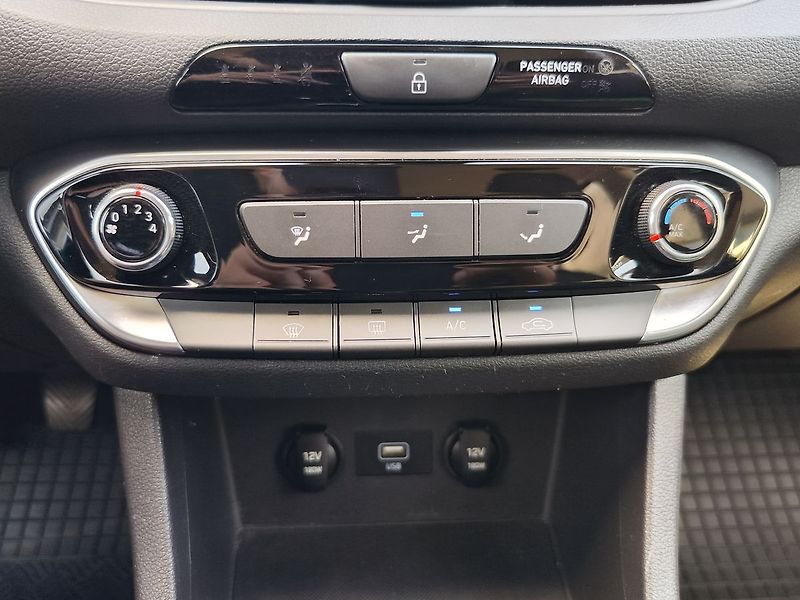 Hyundai i30 1.5 T-GDI/118kW Comfort - fotka 19 z 32