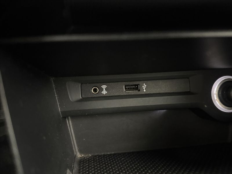 Volkswagen Touran 2,0 110kW DSG 5-MÍST TAŽNÉ ČR - fotka 25 z 41