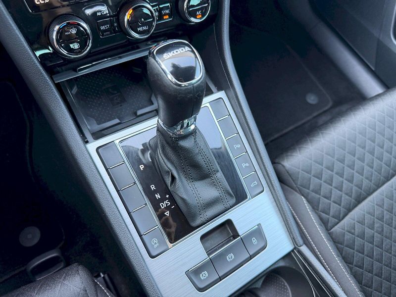 Škoda Superb (2023) 2.0 TDI 110kW Comfort Plus - fotka 27 z 35