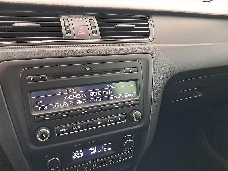 Škoda Rapid (2013) Ambition 1.2 TSI, Serv.kniha - fotka 12 z 17