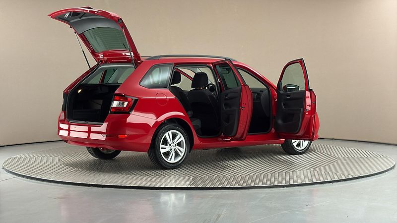 Škoda Fabia 1.0 TSI Ambition Combi - fotka 6 z 24