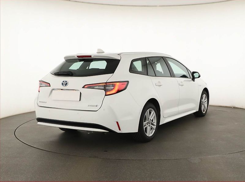 Toyota Corolla (2021) 1.8 Hybrid, Automat, ČR,1.maj - fotka 5 z 17