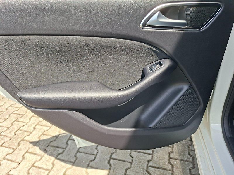 Mercedes-Benz Třídy B (2017) B 180D 80kW -S.KNIHA-SENZORY - fotka 36 z 49