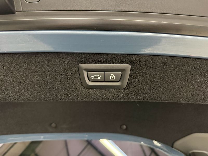 BMW M8 M850 xDrive M-SPORT, H&K, HUD, - fotka 34 z 36